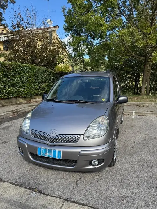 Toyota Yaris Verso 2004 photo 4