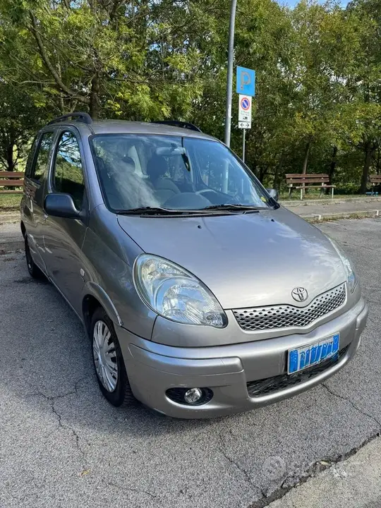 Toyota Yaris Verso 2004 photo 3