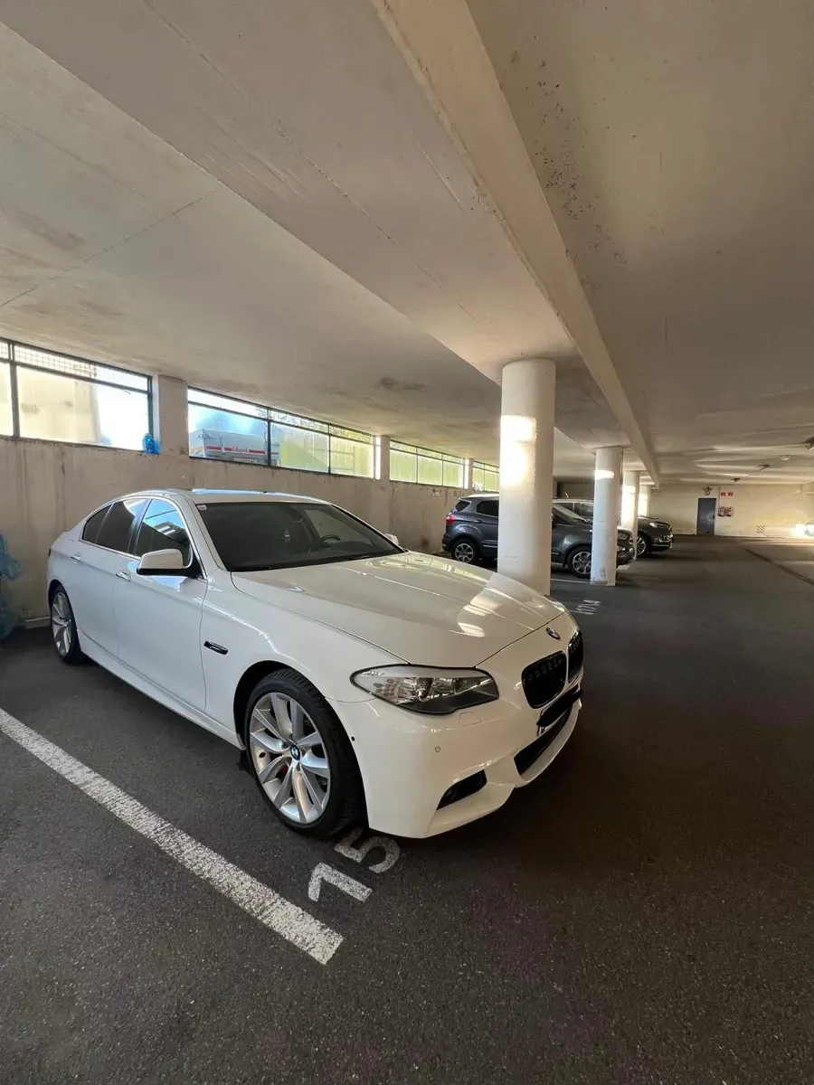 BMW 5 Series 2011 photo 2