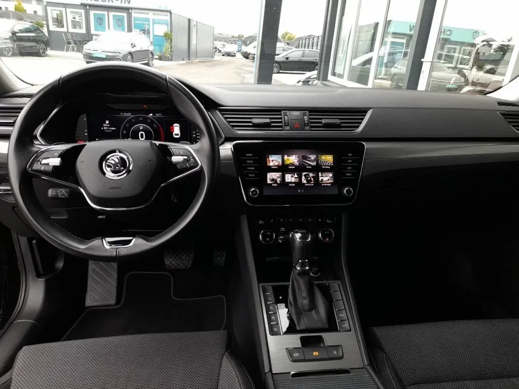 Skoda Superb 2021 photo 3