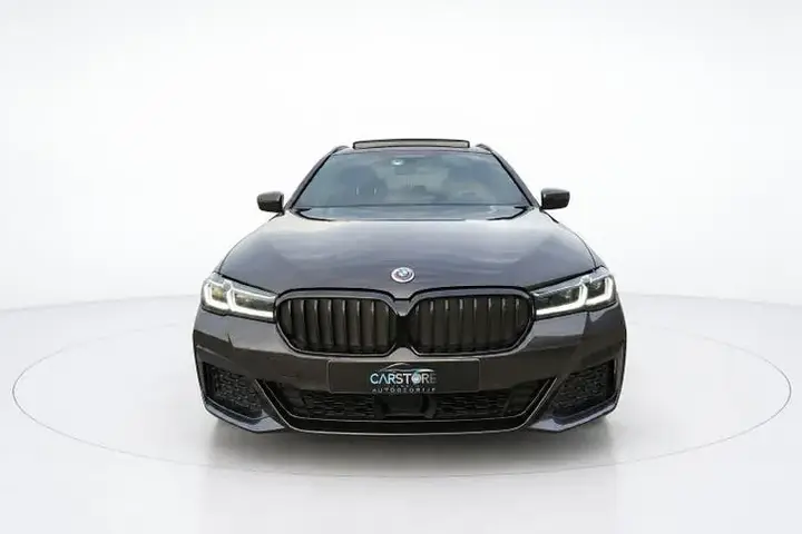 BMW 5 Series 2022 photo 2