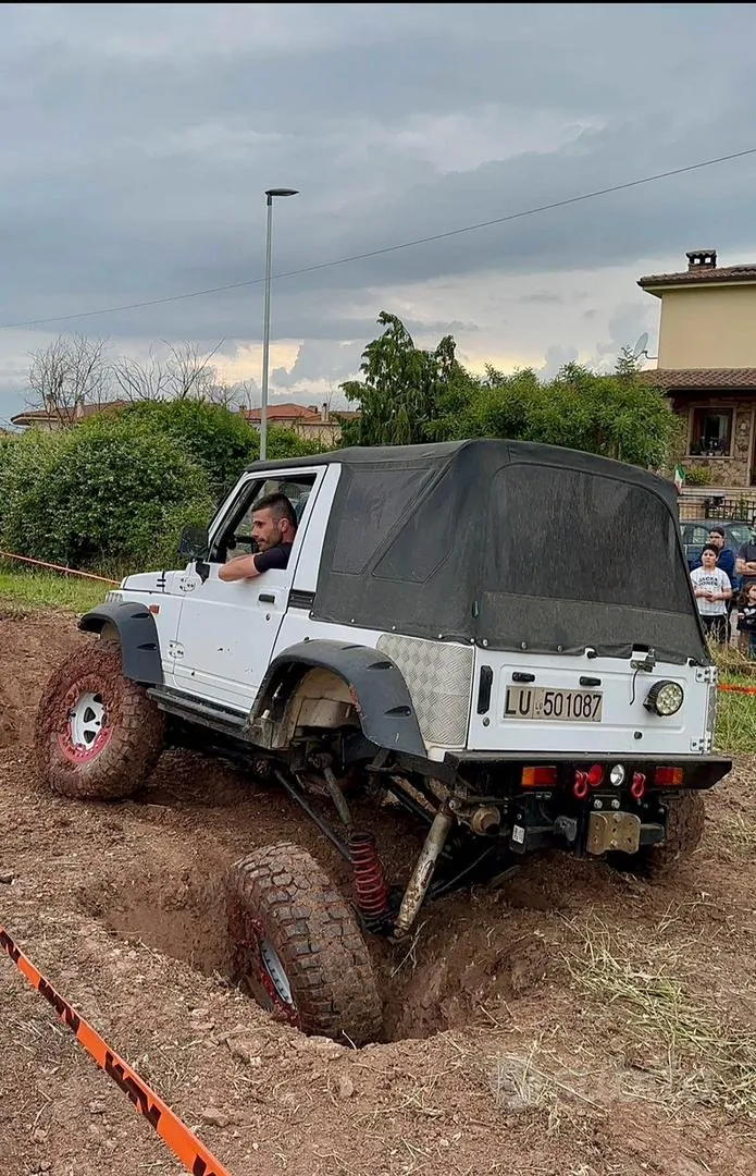 Suzuki Samurai 1990 photo 3