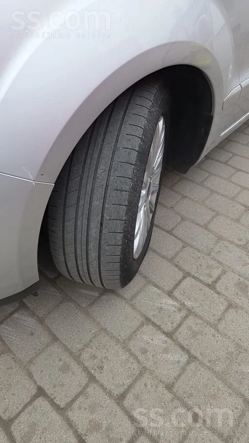 Ford Galaxy 2010 photo 2