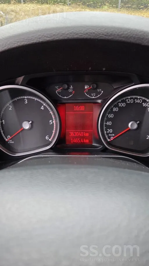 Ford Galaxy 2010 photo 4