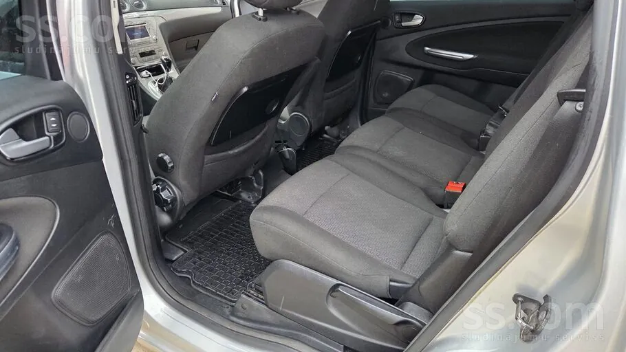 Ford Galaxy 2010 photo 5