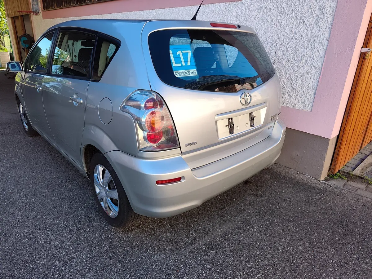 Toyota Corolla Verso 2005 photo 2