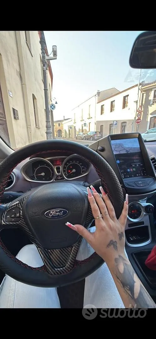 Ford Fiesta 2011 photo 2