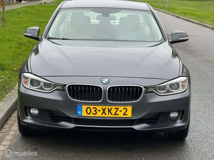 BMW 320I 2012 photo 4