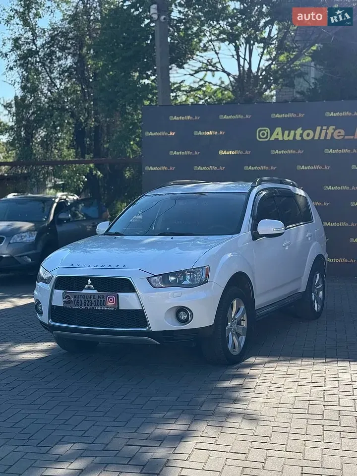 Mitsubishi Outlander 2011 photo 2