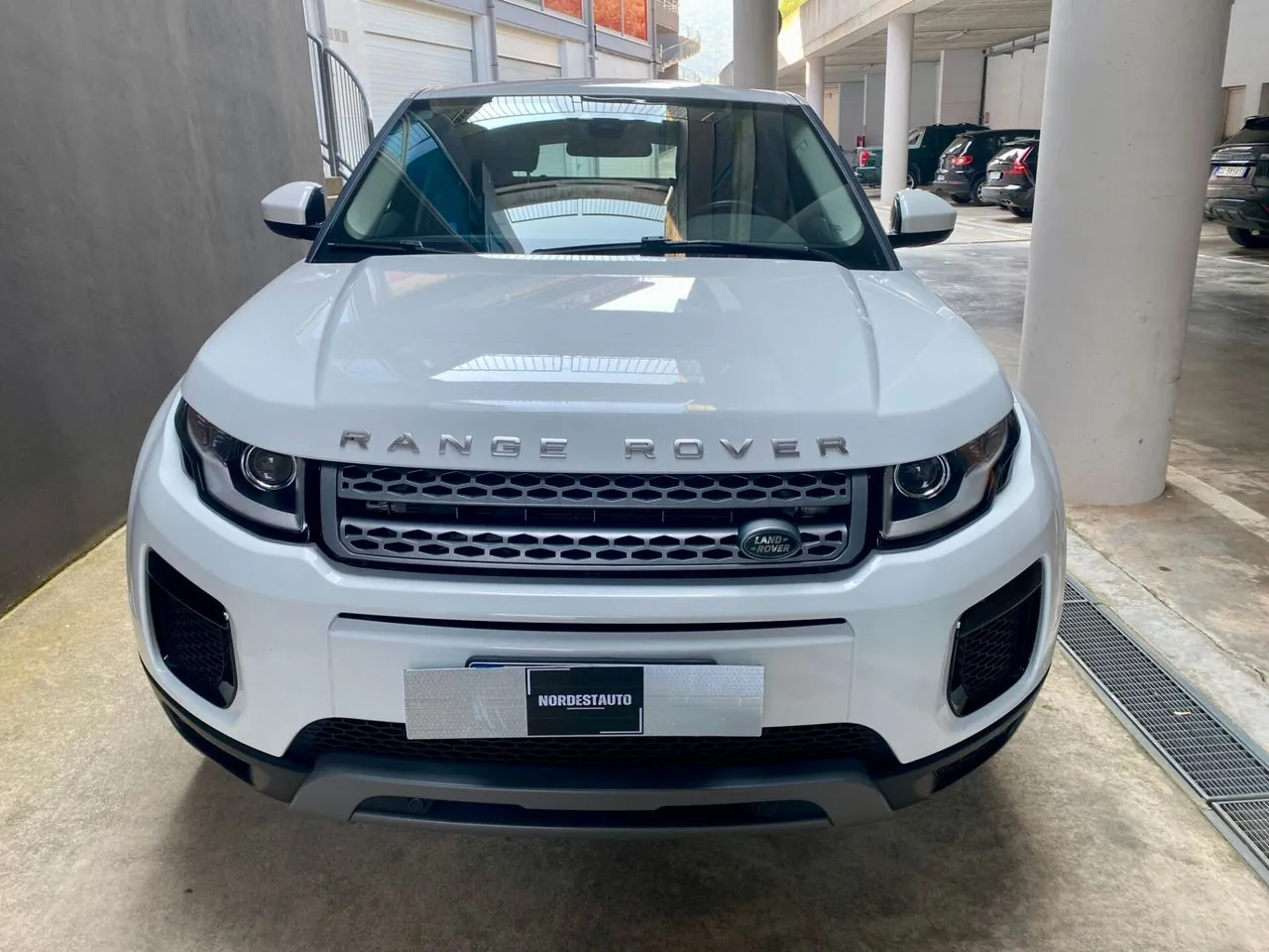 Land Rover Range Rover Evoque 2018 photo 2