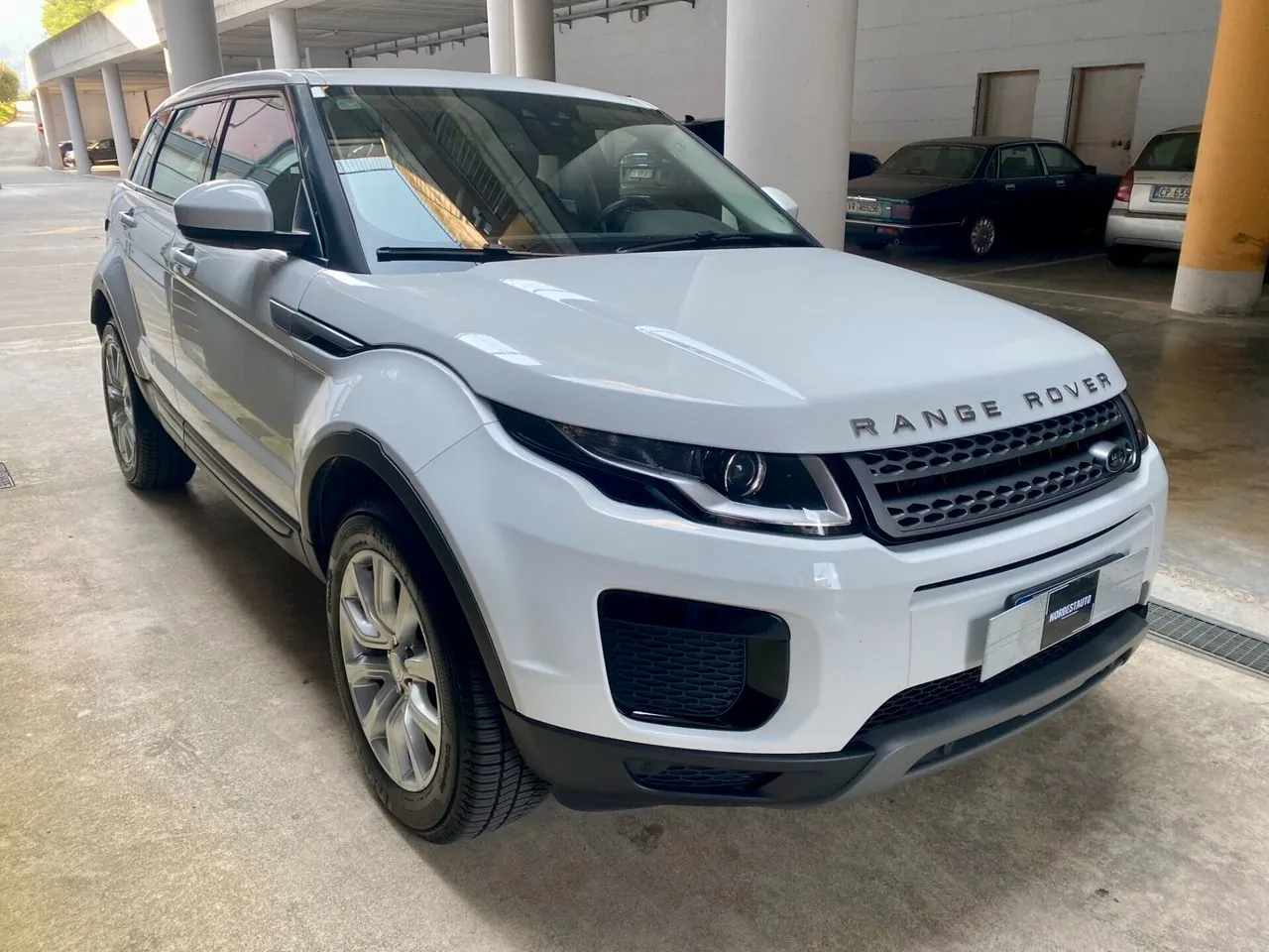 Land Rover Range Rover Evoque 2018 photo 3