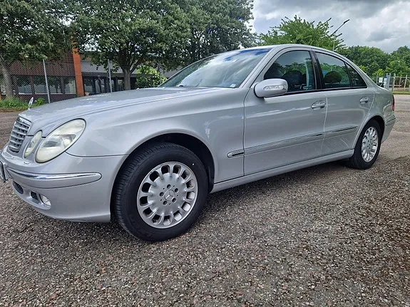 Mercedes-Benz E240