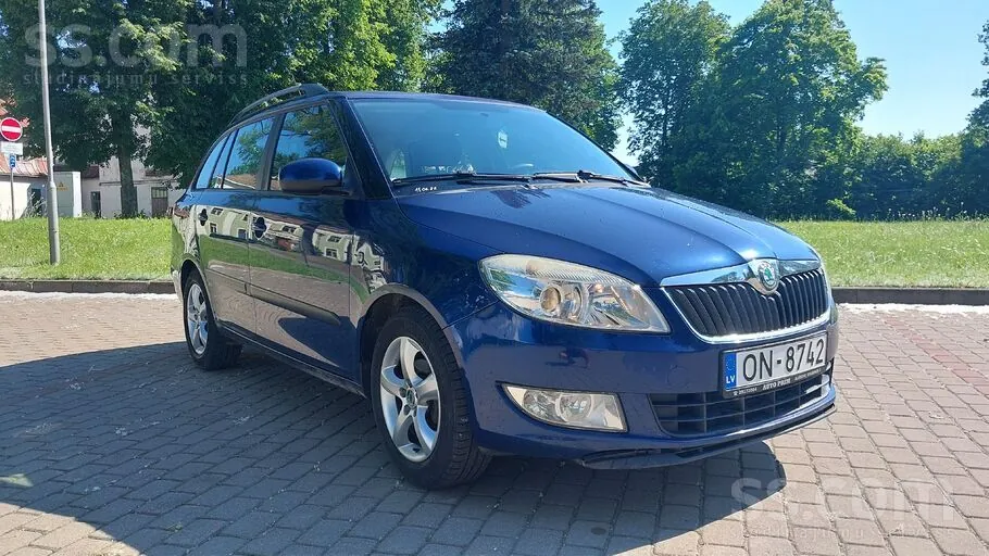Skoda Fabia 2010 photo 3