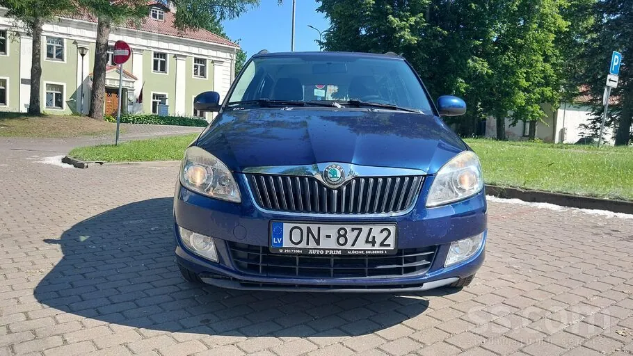 Skoda Fabia 2010 photo 2