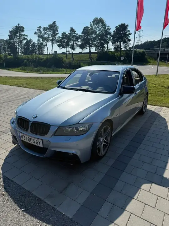 BMW 3Er-Reihe 325I 2010 photo 2
