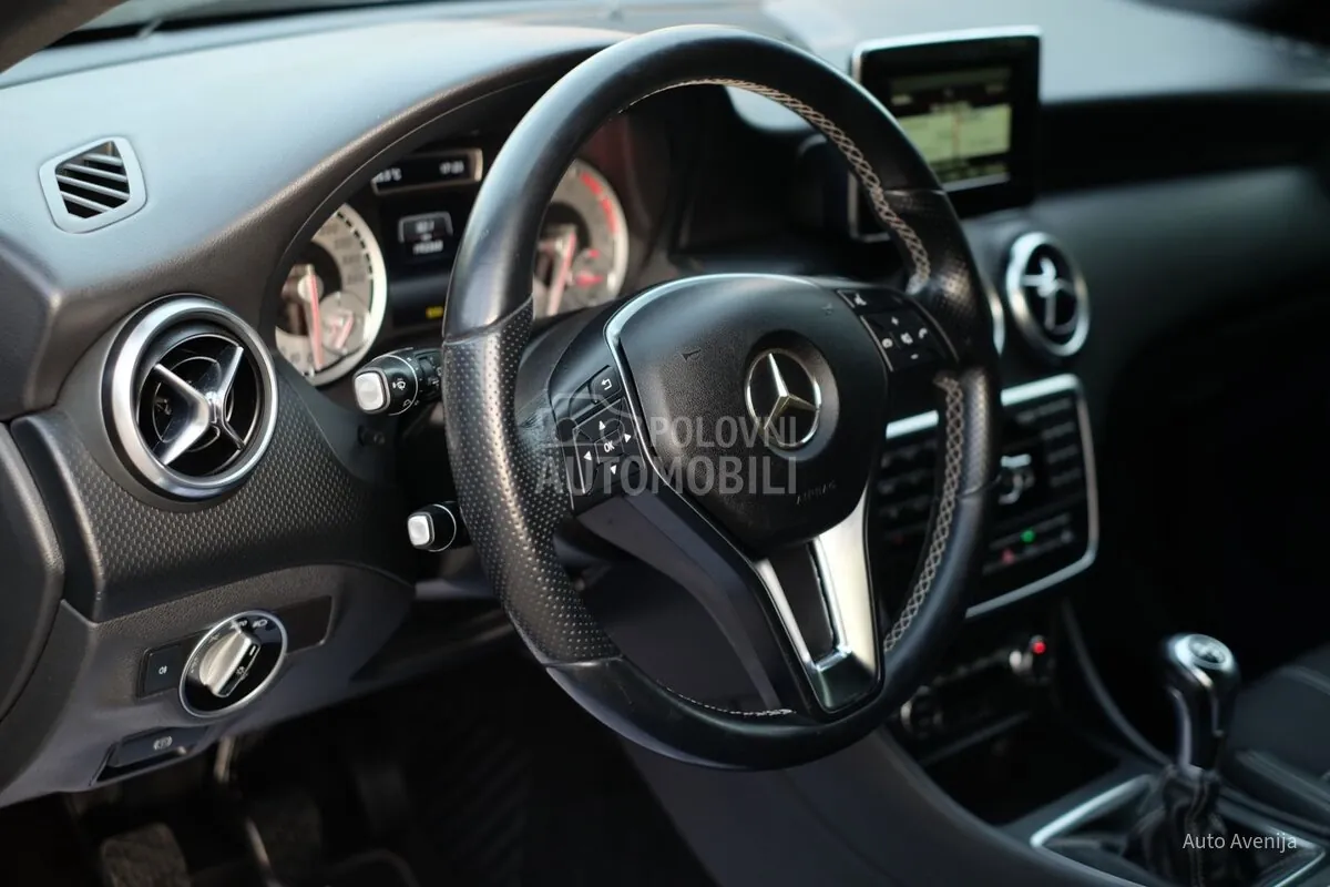 Mercedes-Benz A180 2013 photo 3