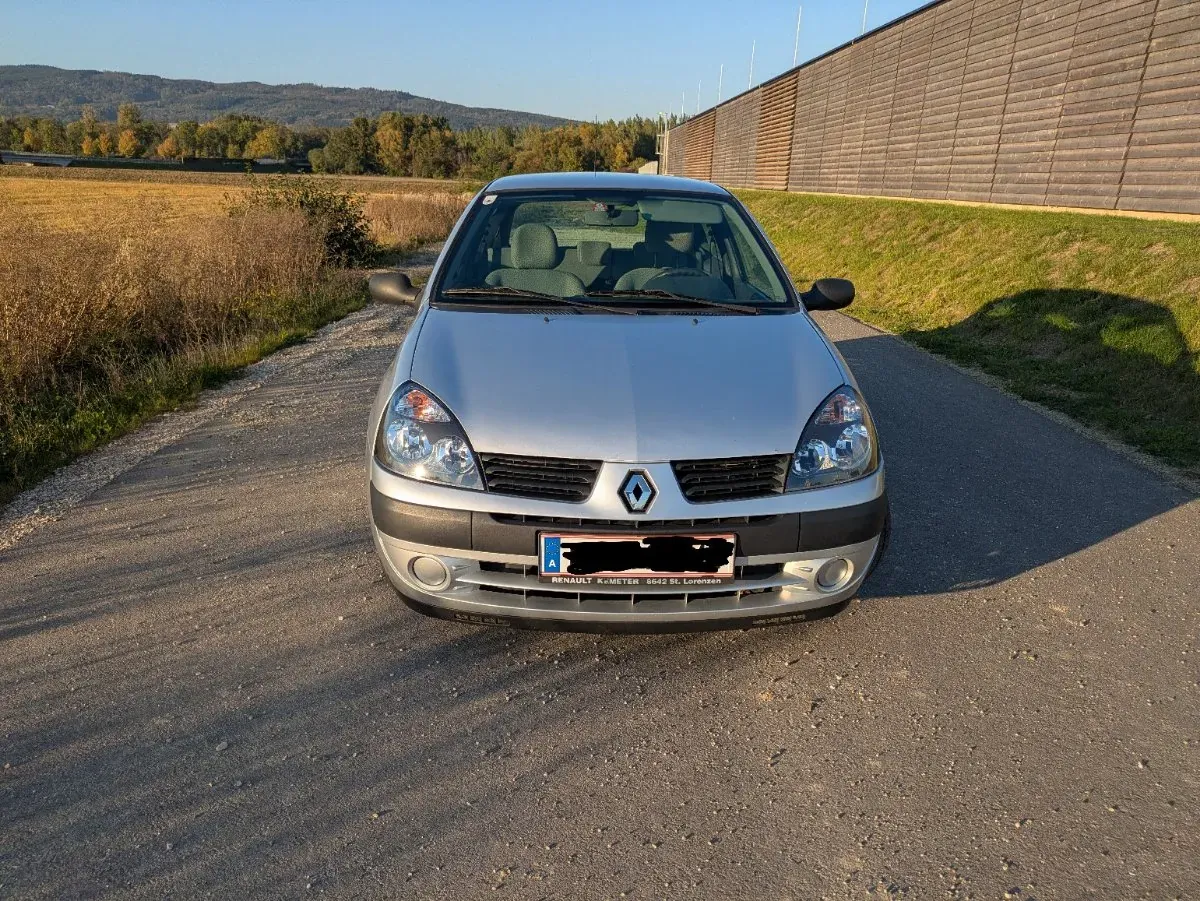 Renault Clio 2005 photo 2