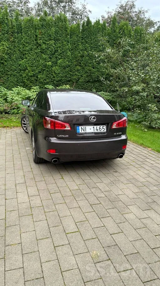 Lexus Is 2011 photo 2