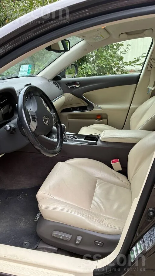 Lexus Is 2011 photo 3