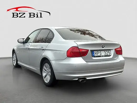BMW 318D 2011 photo 3