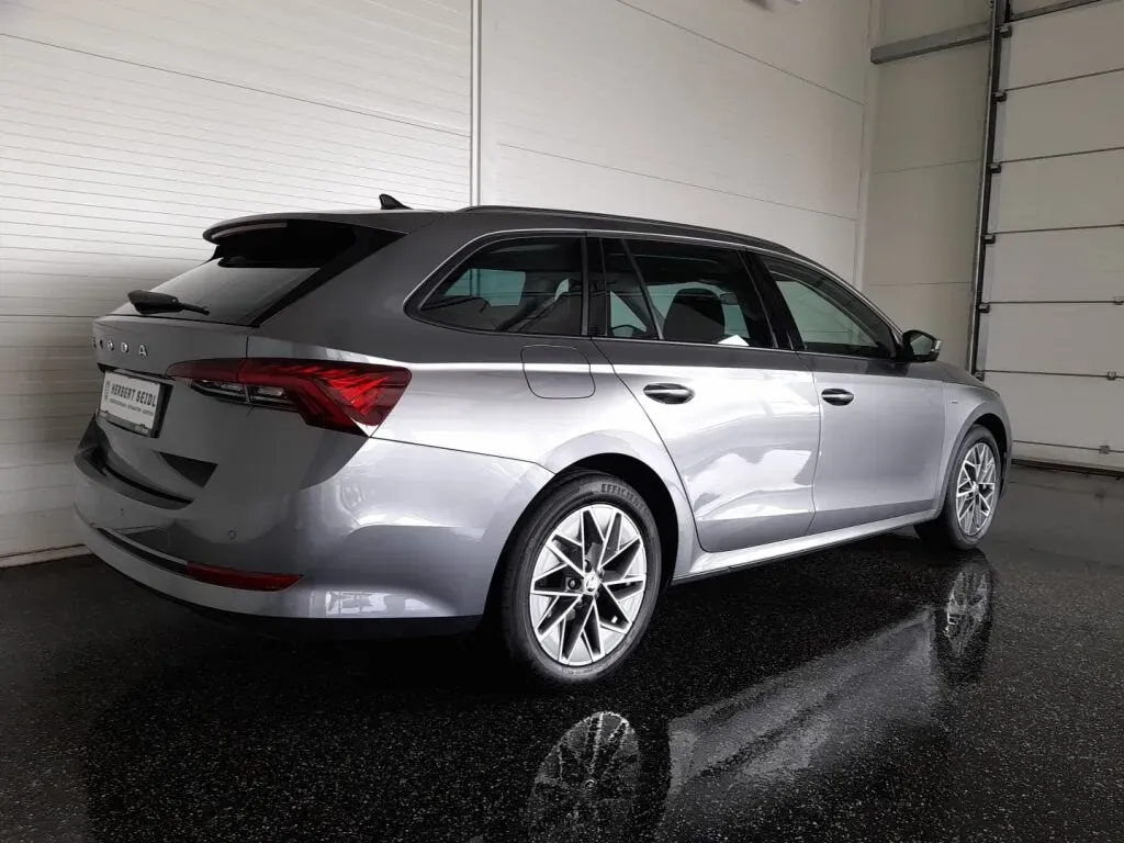 Skoda Octavia 2023 photo 2