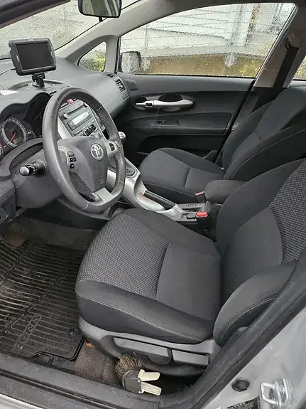 Toyota Auris 2012 photo 3