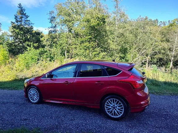 Ford Focus 2013 photo 2