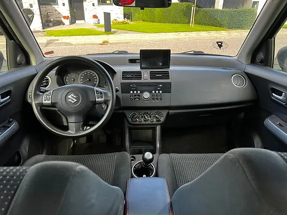 Suzuki Swift 2005 photo 3