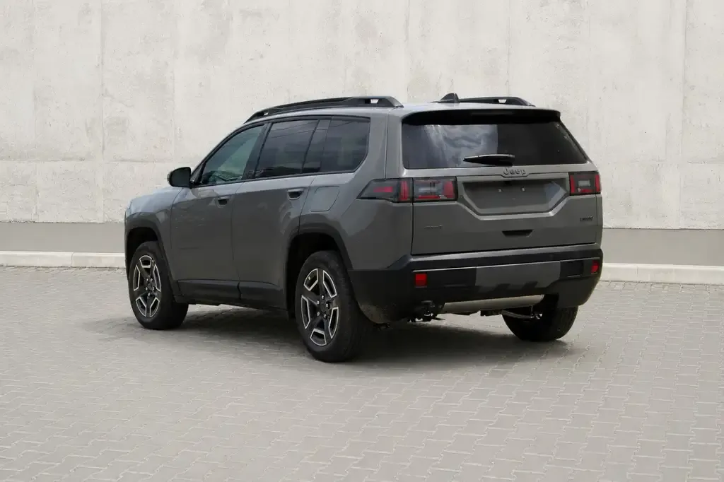 Jeep Cherokee 2026 photo 4