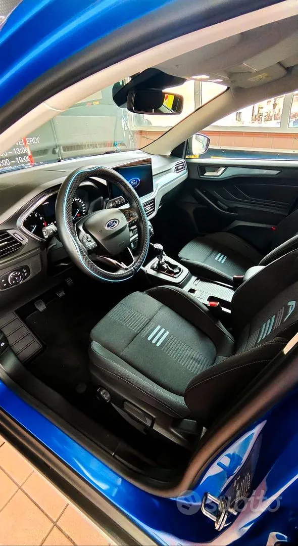 Ford Focus 2023 photo 2