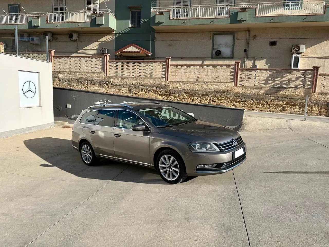 Volkswagen Passat 2011 photo 2