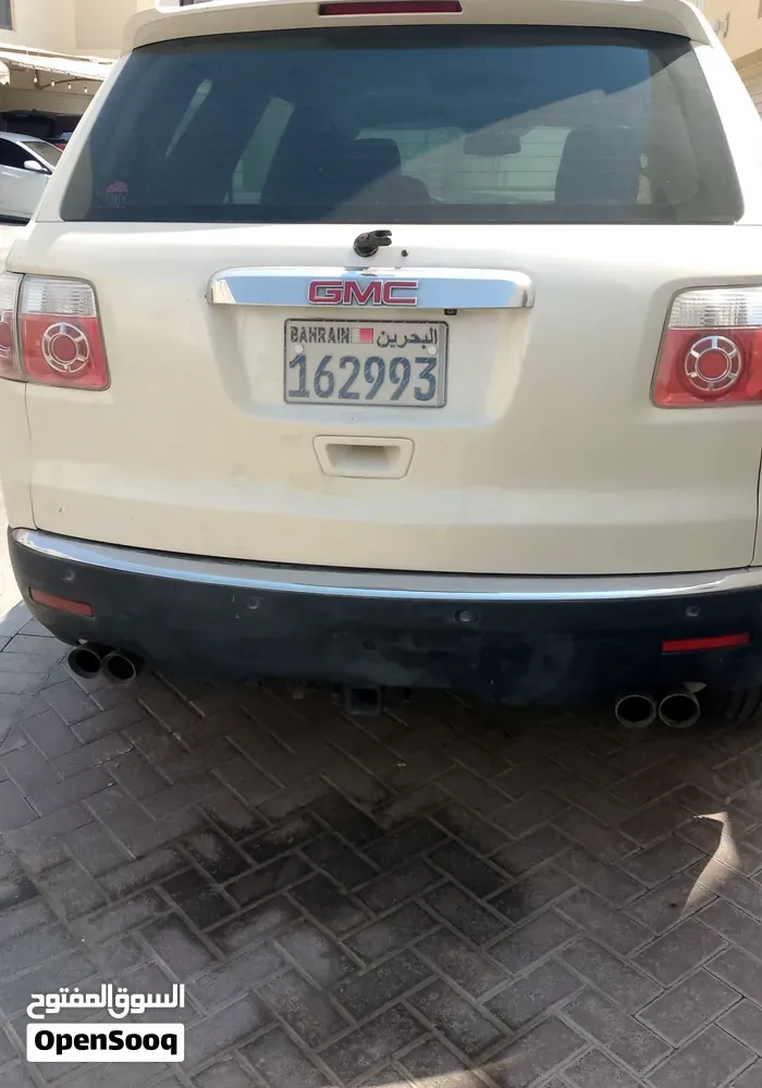 GMC Acadia 2012 photo 2