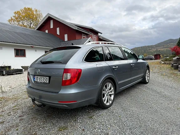 Skoda Superb 2013 photo 5