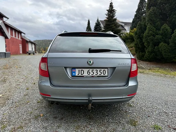 Skoda Superb 2013 photo 4