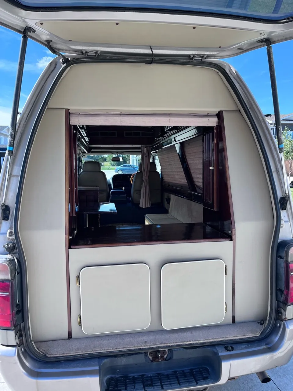 Toyota Hiace 1997 photo 4