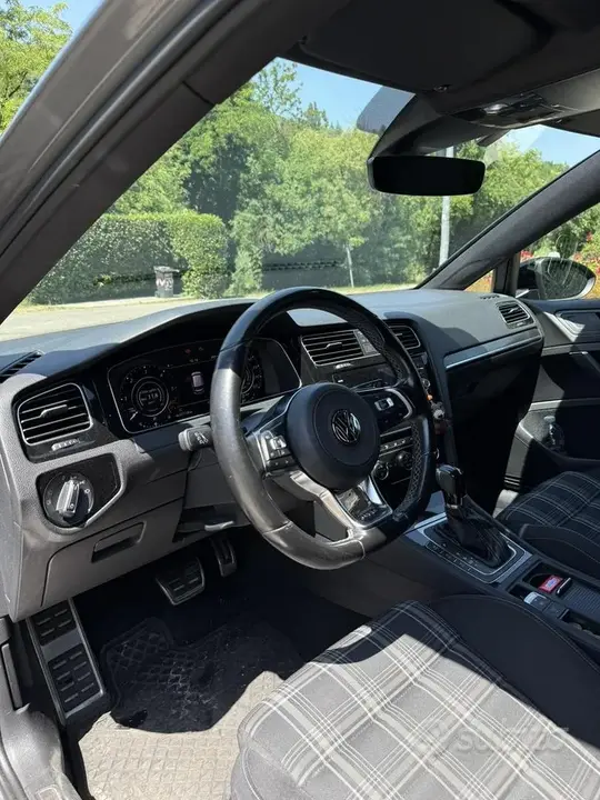Volkswagen Golf 2018 photo 4