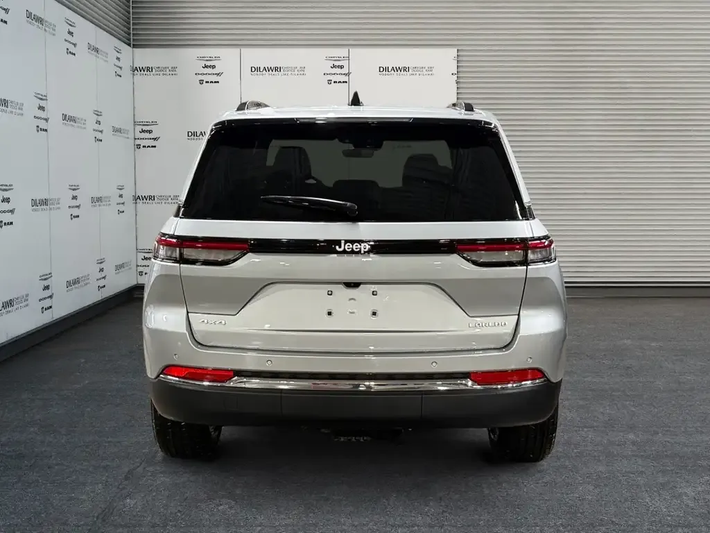 Jeep Grand Cherokee 2026 photo 4