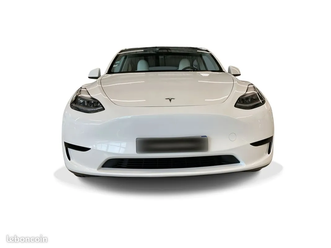 Tesla Model Y 2023 photo 2