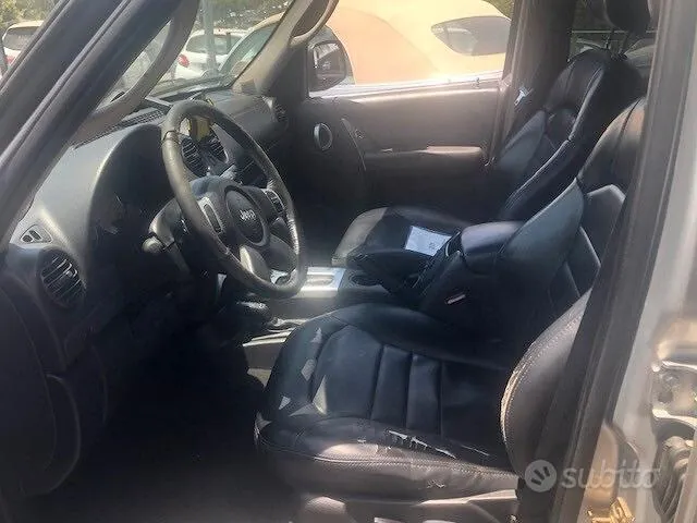 Jeep Cherokee 2004 photo 4