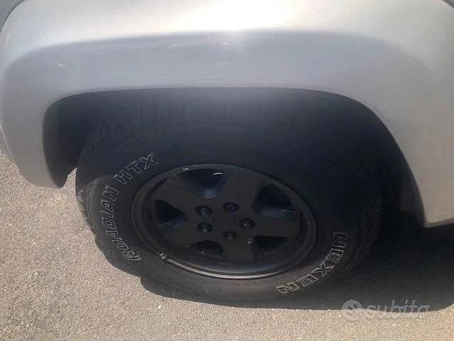 Jeep Cherokee 2004 photo 3