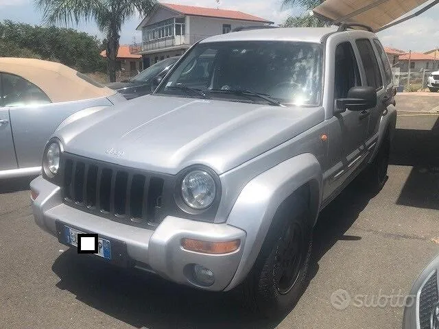 Jeep Cherokee 2004 photo 2