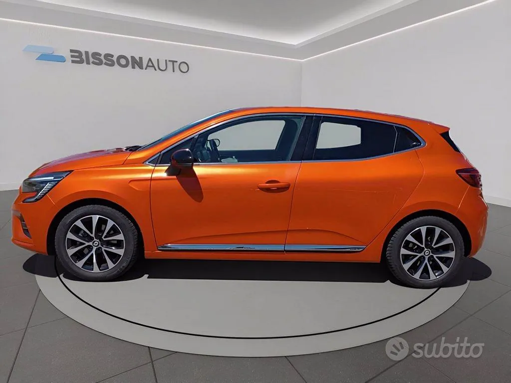 Renault Clio 2023 photo 2