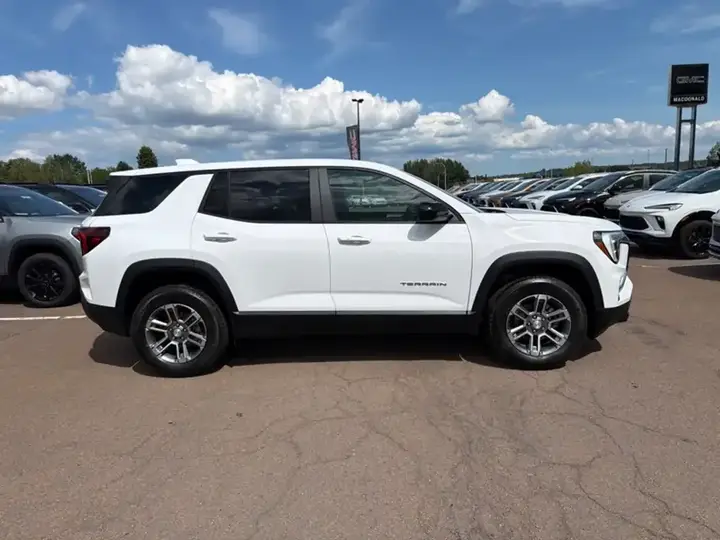 GMC Terrain 2027 photo 4