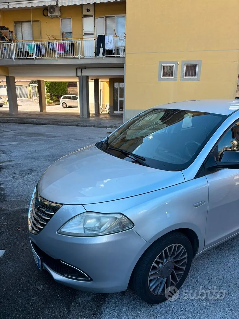 Lancia Ypsilon 2011 photo 2