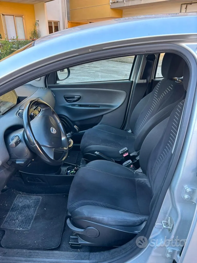 Lancia Ypsilon 2011 photo 3