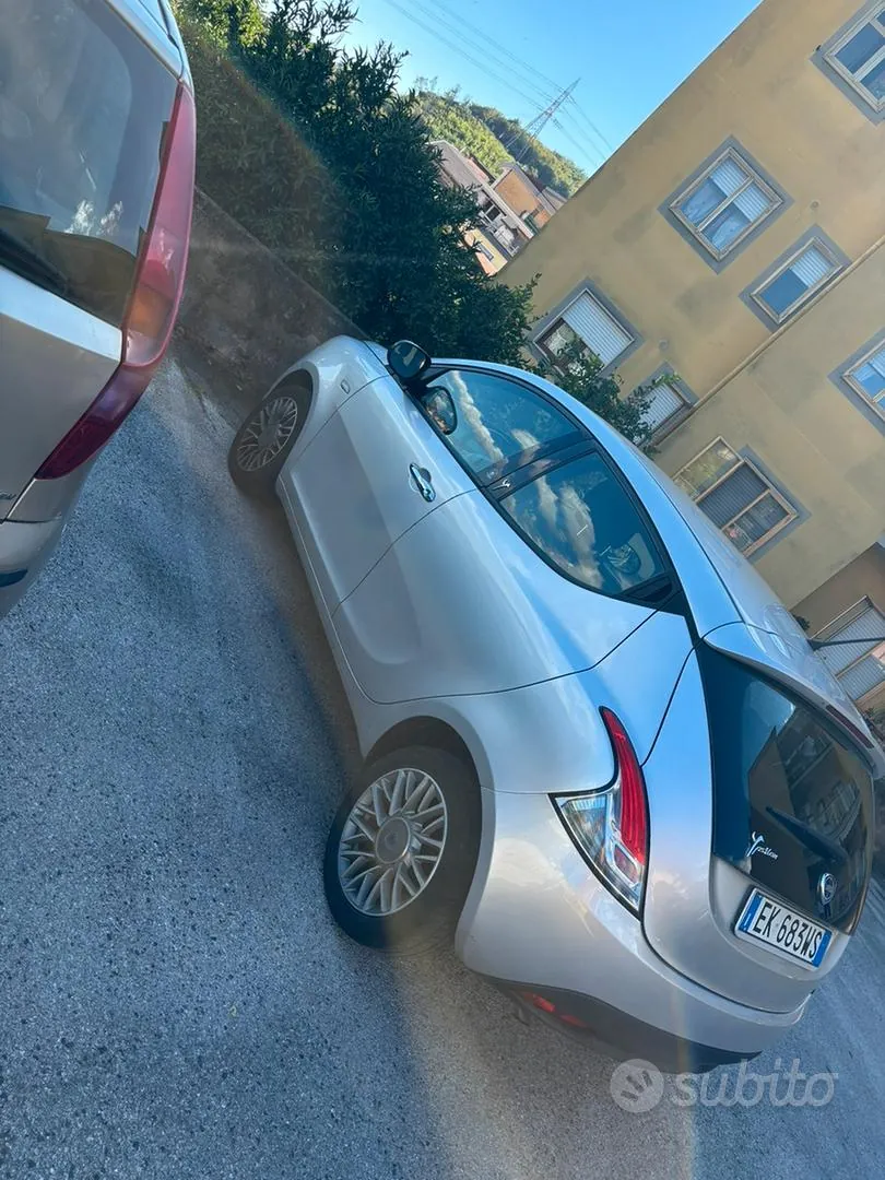 Lancia Ypsilon