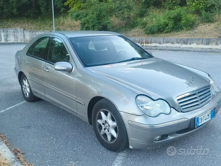 Mercedes-Benz C-Class 2003 photo 2