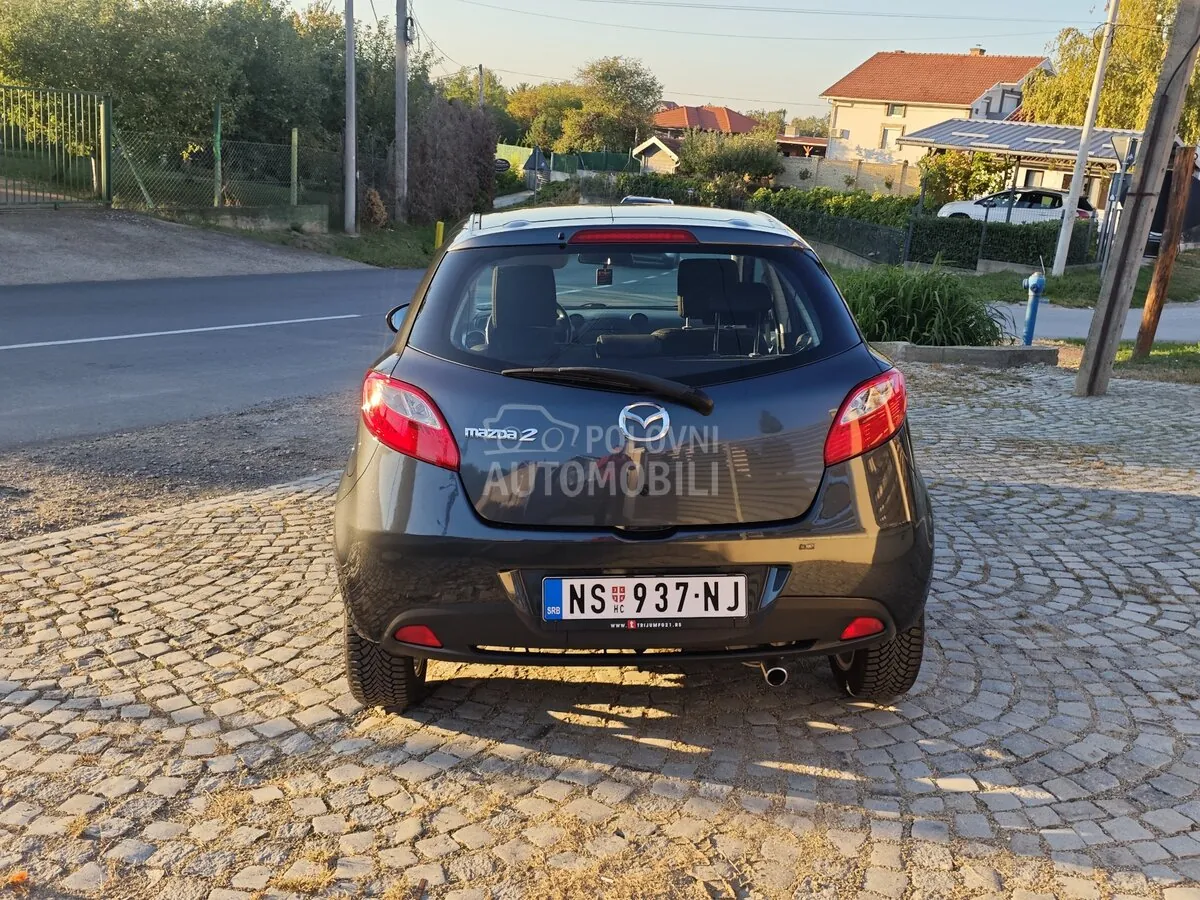 Mazda 2 2009 photo 3