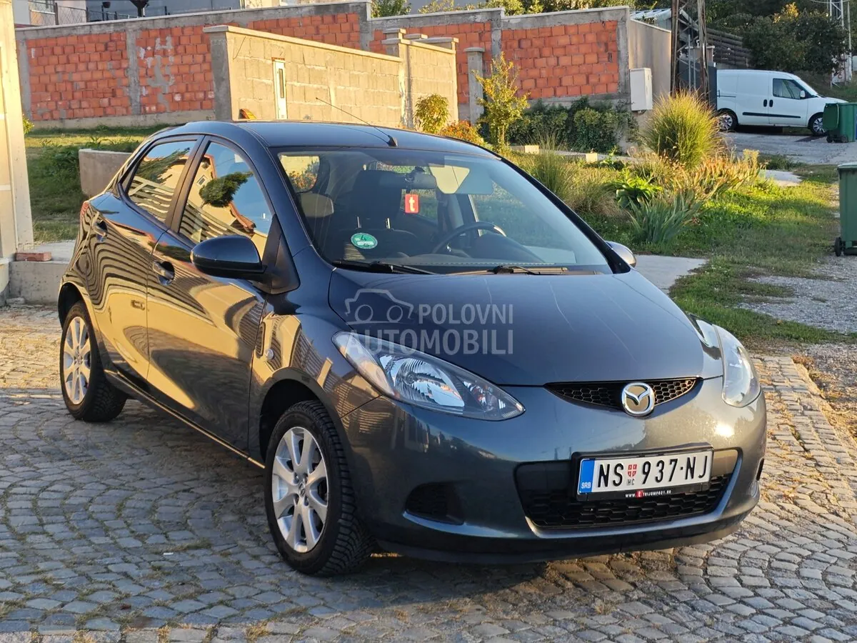 Mazda 2 2009 photo 5