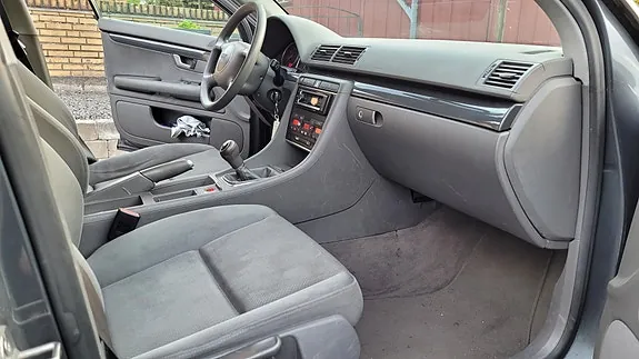 Audi A4 2001 photo 2